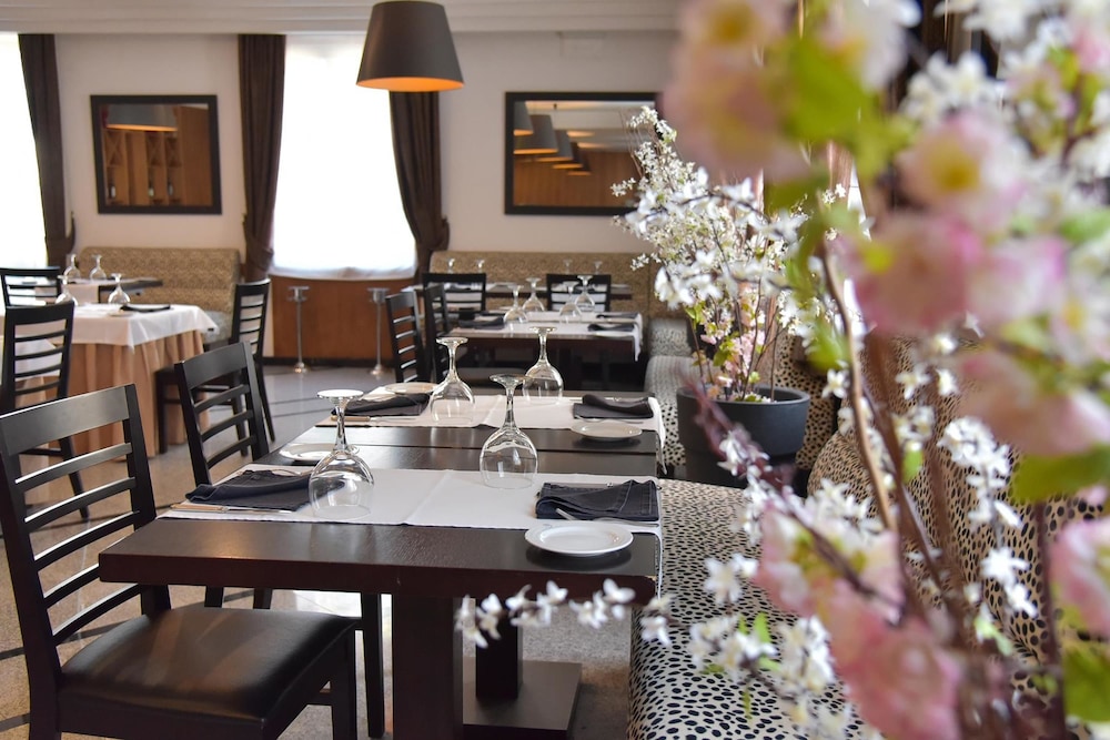 Douro Park Hotel 61/75