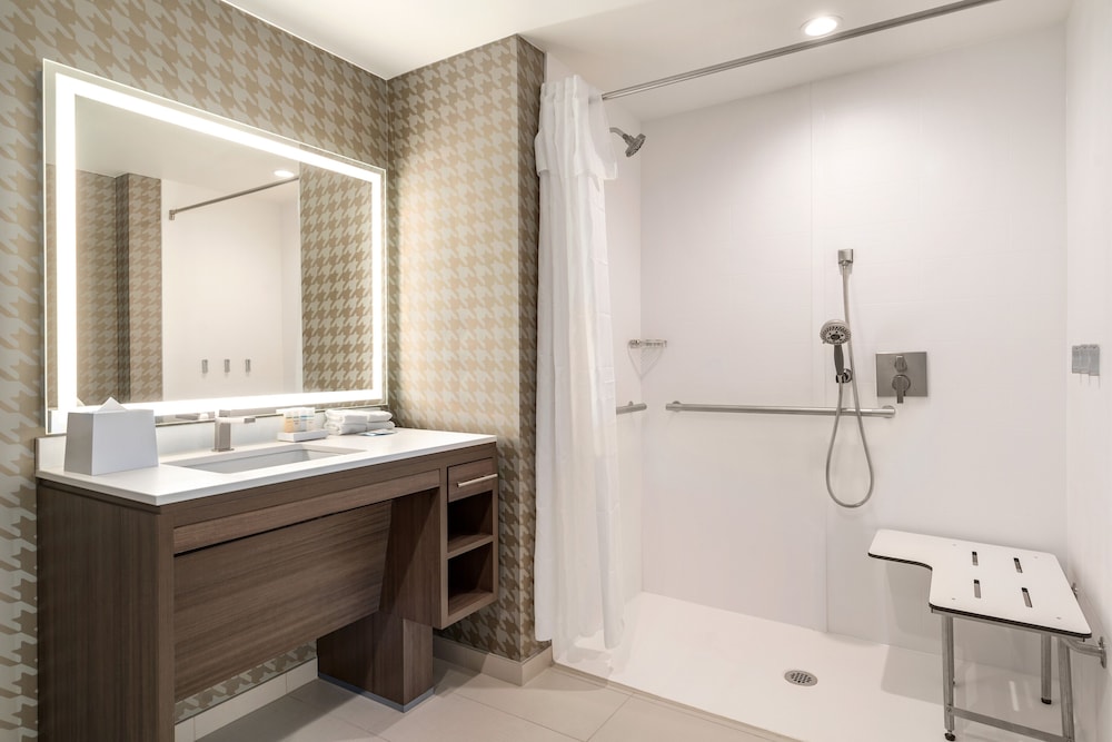 Home2 Suites by Hilton Woodland Hills Los Angeles 14/48