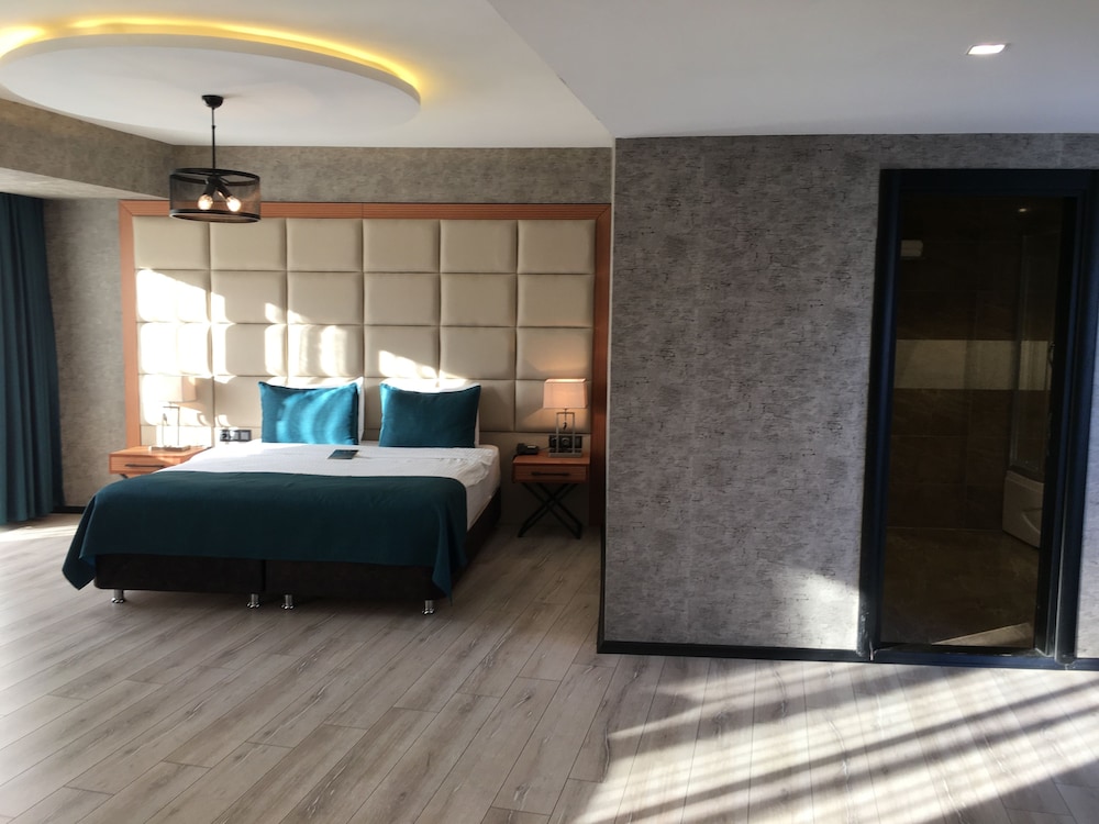 Grand Vaves Hotel 11/58