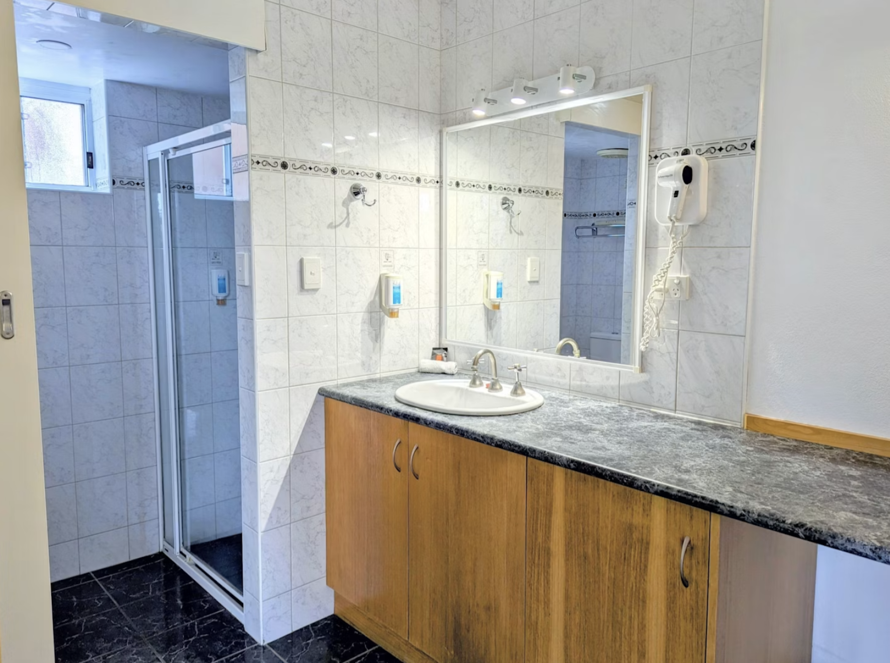 Arkana Motor Inn & Terrace Apartments 33/33