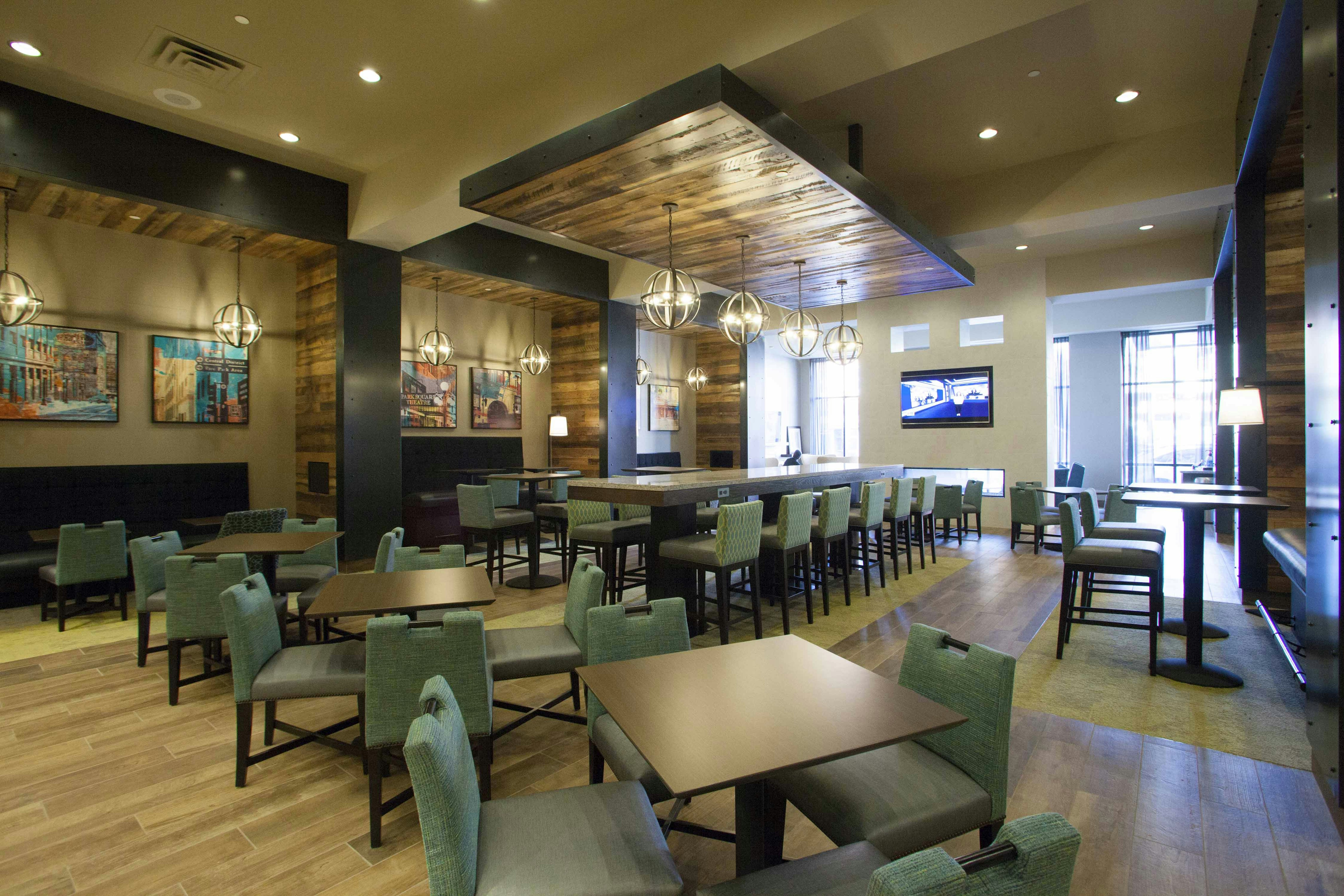Hampton Inn Suites St Paul Downtown 48/70