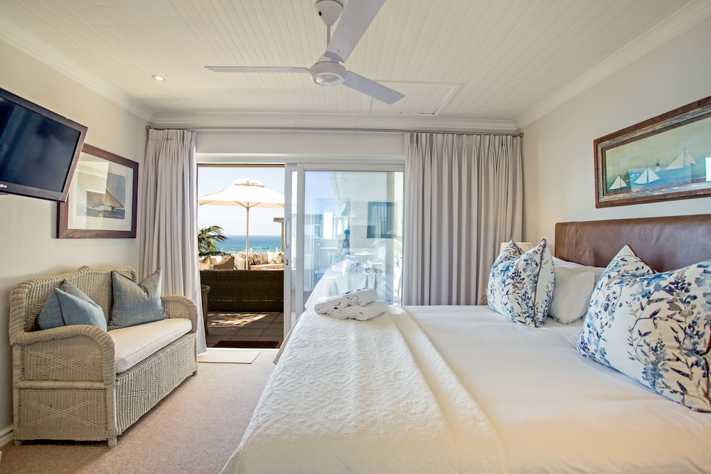 Ocean Watch Guest House 15/37