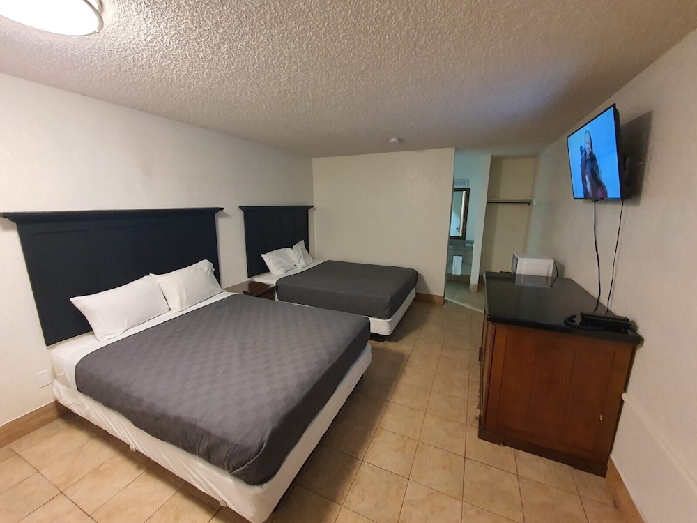 Ocotillo Apartments & Hotel 6/40