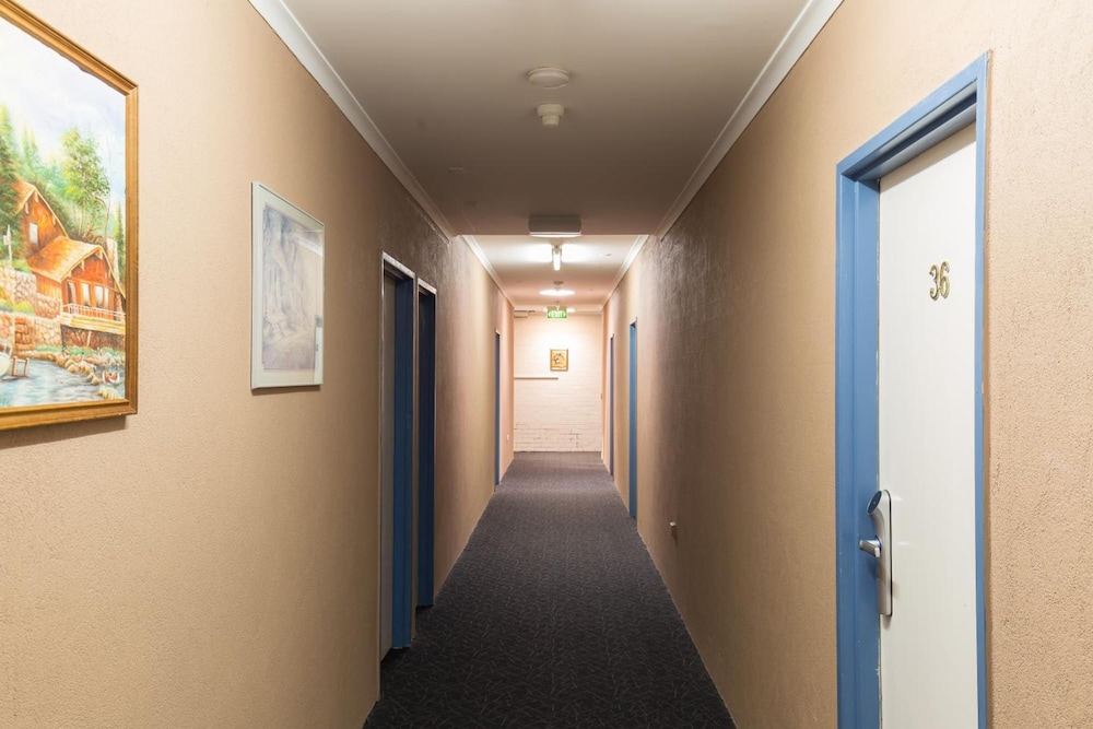 CHADSTONE EXECUTIVE MOTEL 6/19