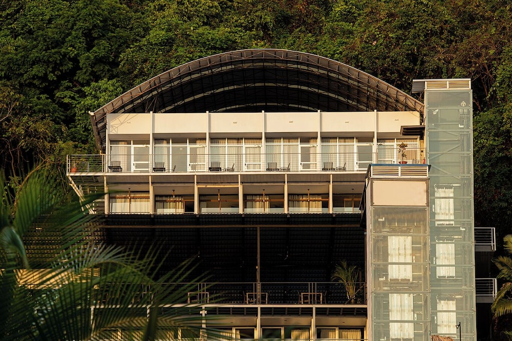 El Faro Beach Hotel 5/65