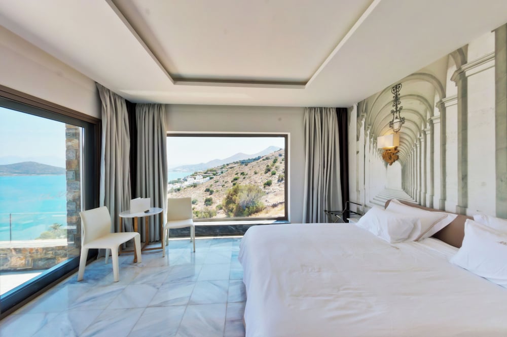 DELUXE, SEA VIEW, JETTED TUB
