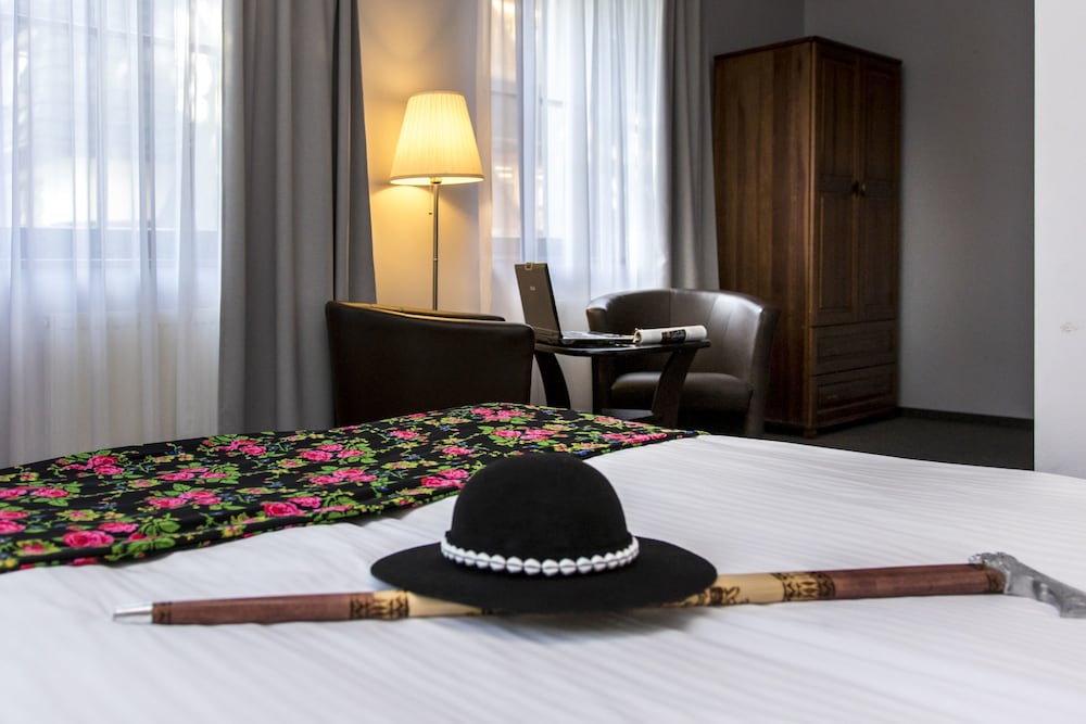 ROOM, DOUBLE BED