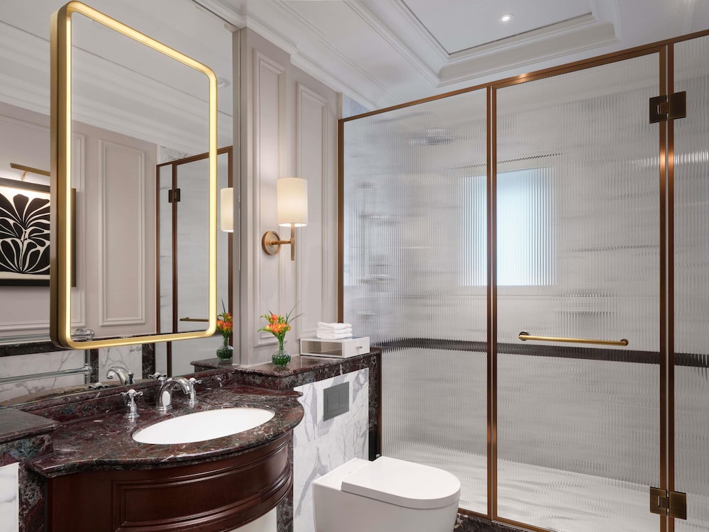 Heritage, Deluxe, King Bed، The Savoy Hotel 6/6
