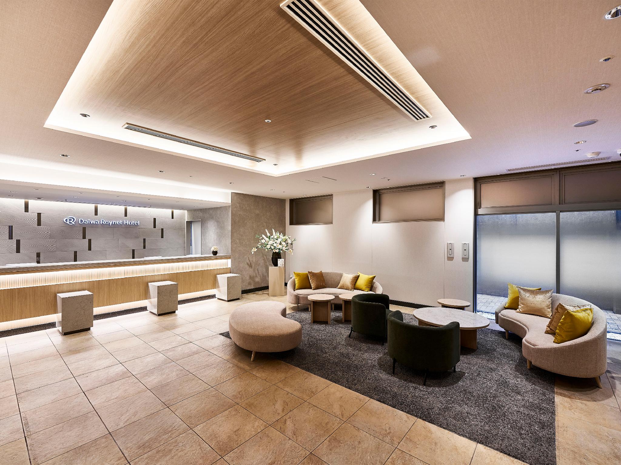 Junior Suite, Triple, High Floor, Corner, Smoking
