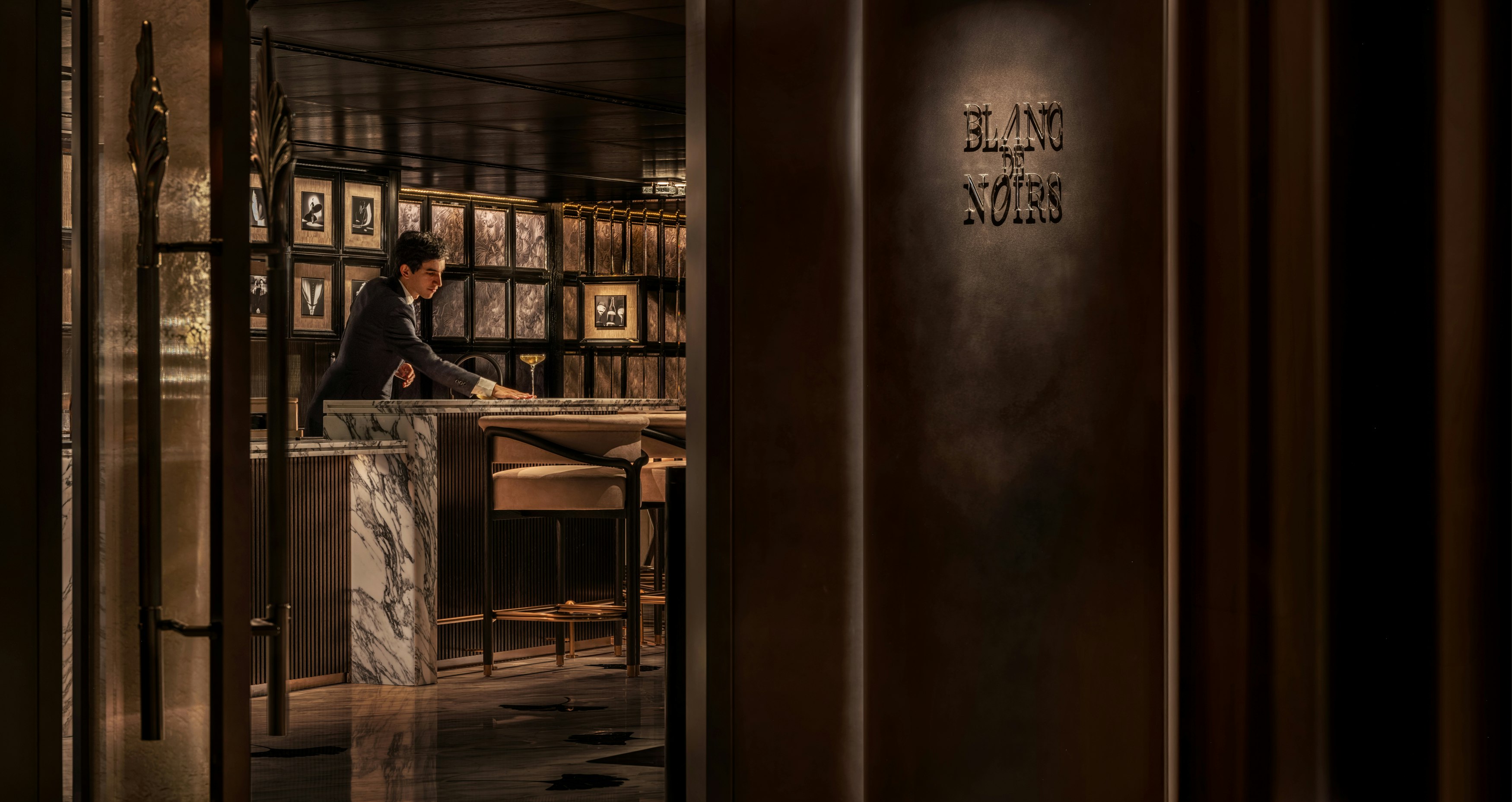 Mandarin Oriental The Landmark, Hong Kong 21/75
