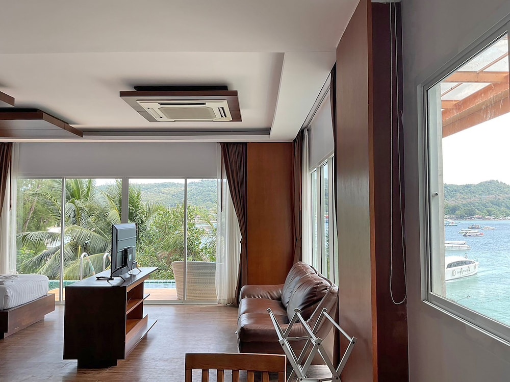 Phi Phi Cliff Beach Resort 55/69