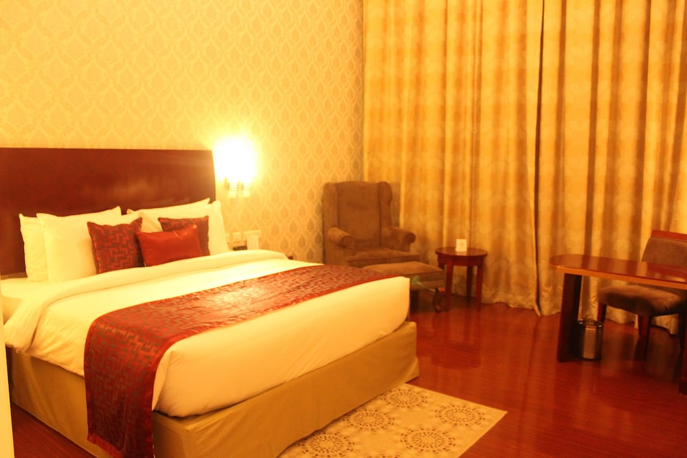 PREMIUM, DELUXE, KING BED
