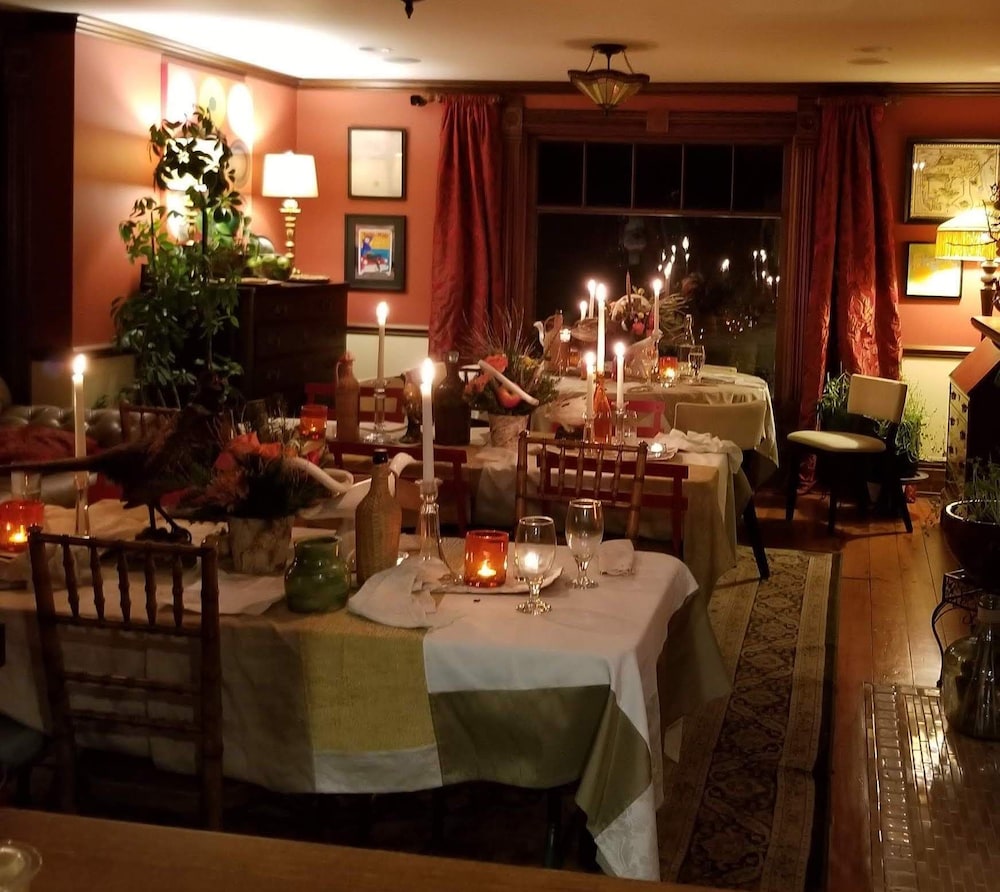 Twin Oaks Inn 56/69