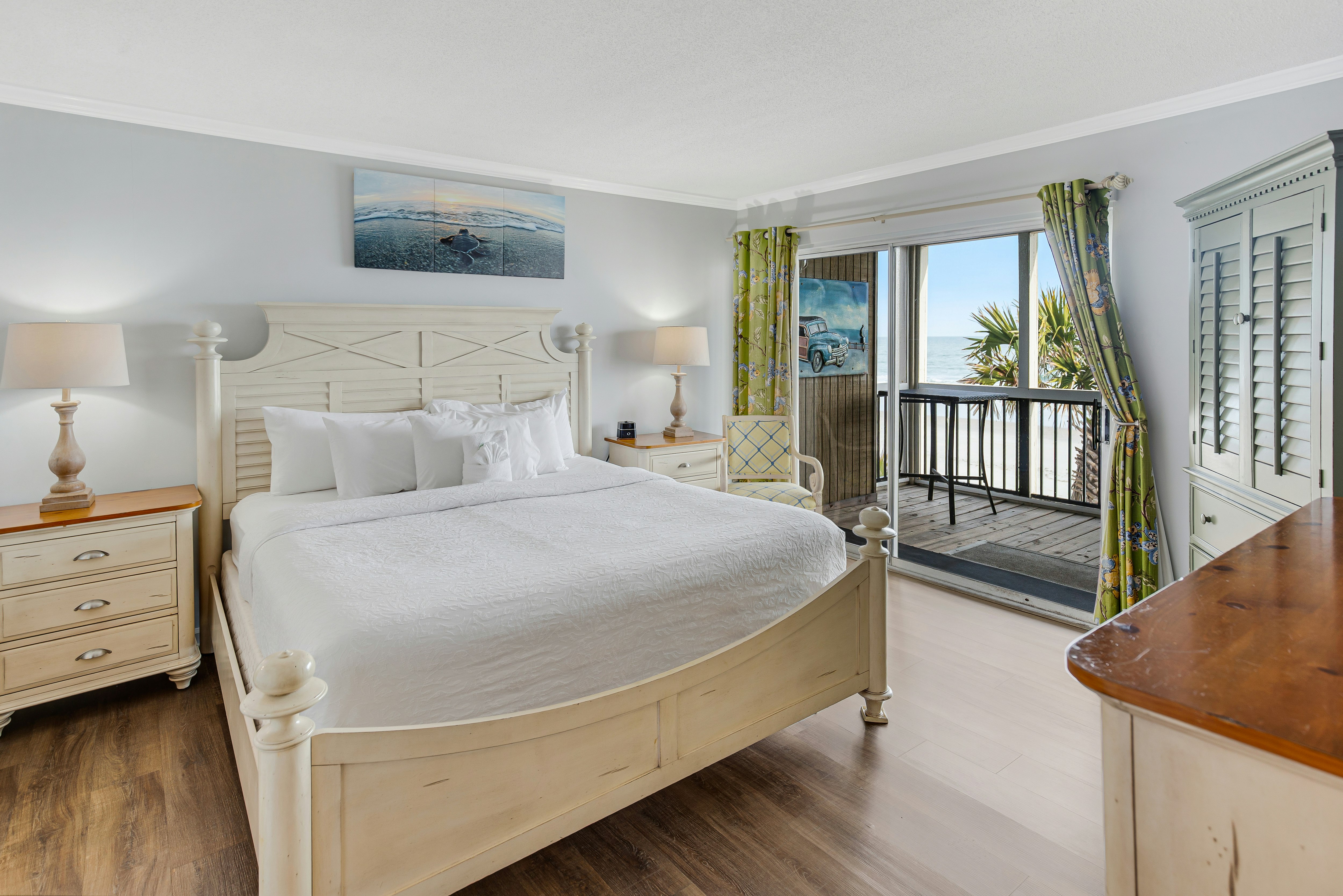 The Oceanfront Litchfield Inn 17/75