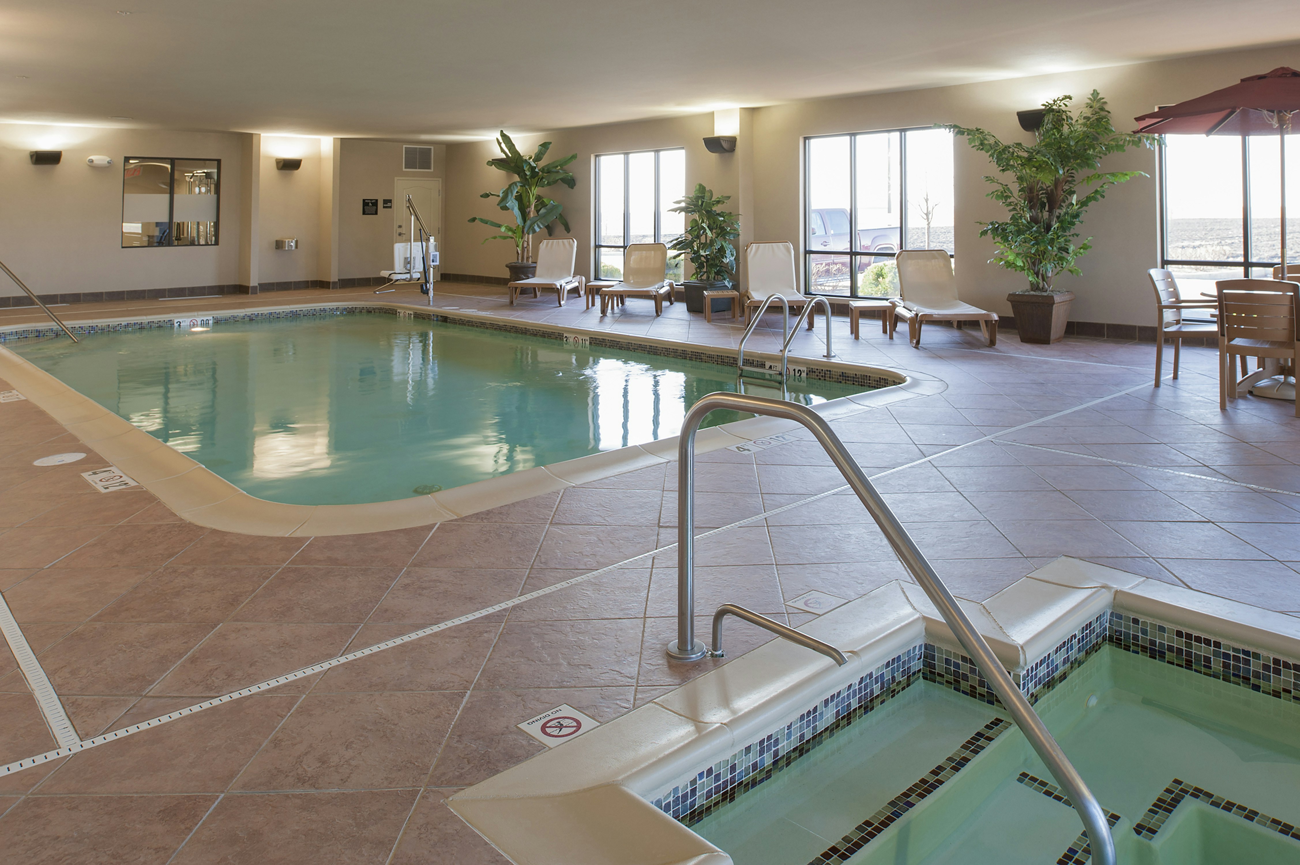 Hampton Inn Macomb 29/63