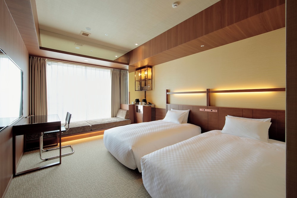 ROOM, TWIN BEDS, LOUNGE ACCESS, HIGH FLOOR, CORNER
