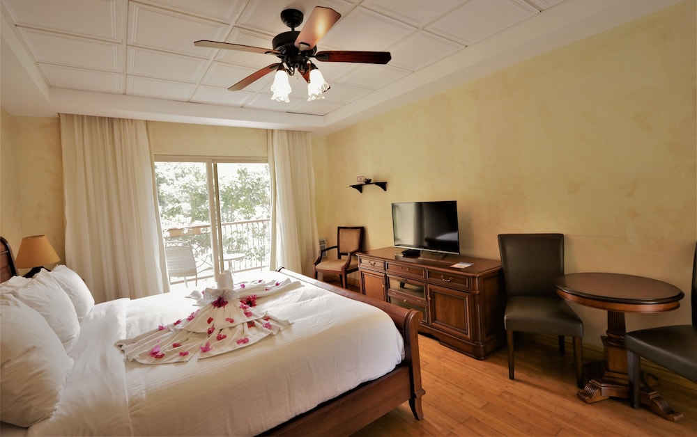 Valle Del Rio S A Hotel 32/68