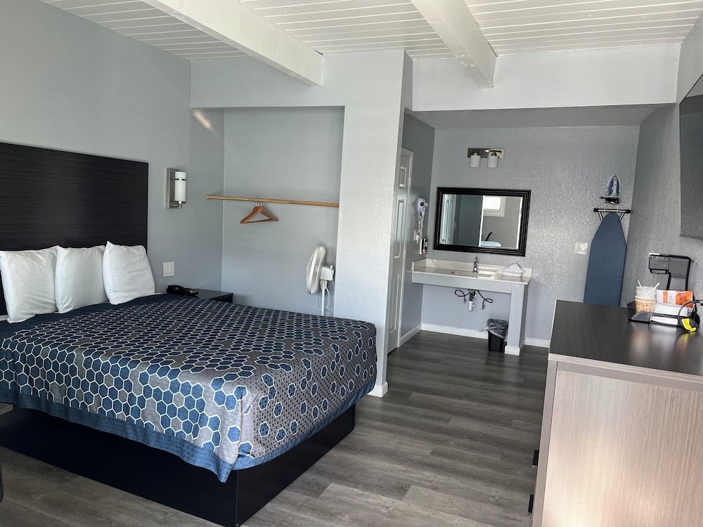Sea Garden Motel 18/63