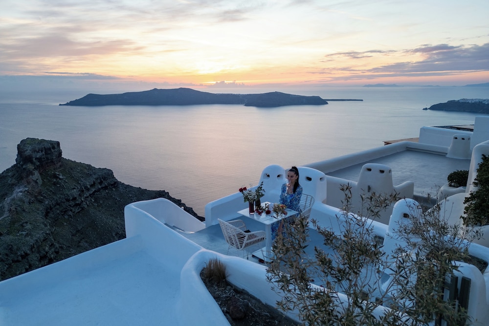 Heavens Edge Cliffside Villas & Suites 40/50