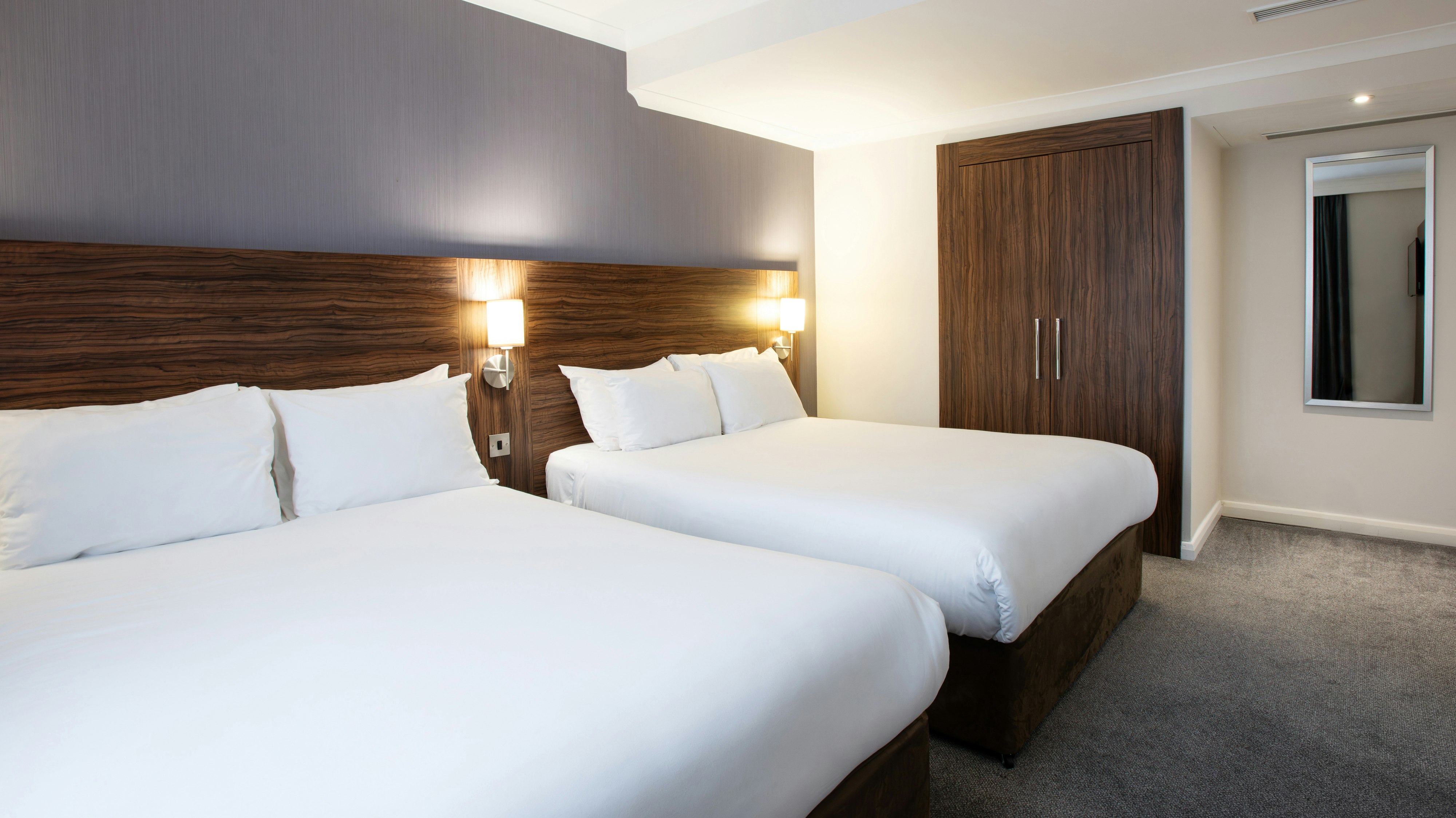 HOLIDAY INN LIVERPOOL 16/50