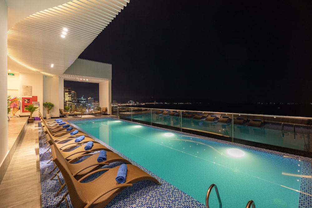 Majestic Premium Hotel 9/70