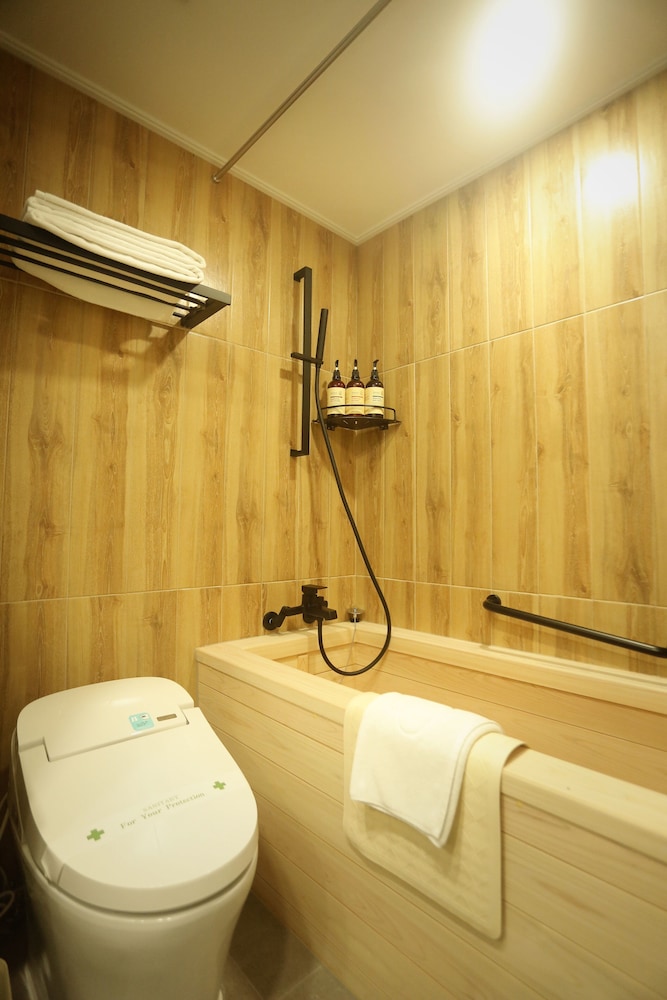 Gumi Century Hotel 50/50