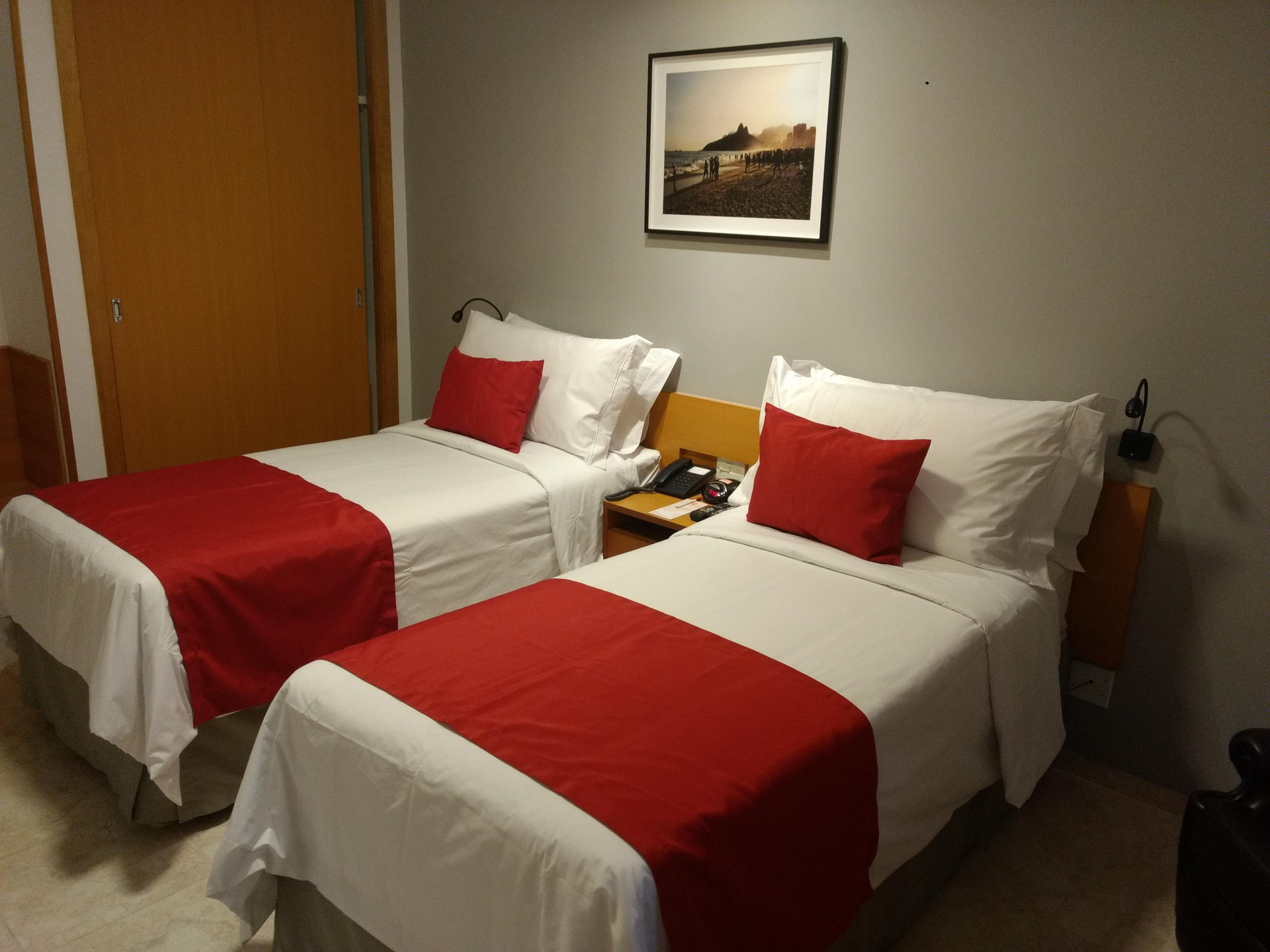 Superior, Twin Beds, Street View