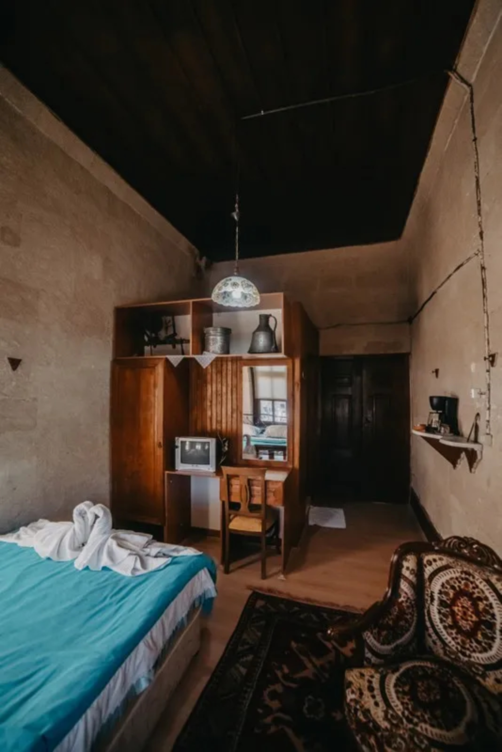 Born Hotel Old House 8/29