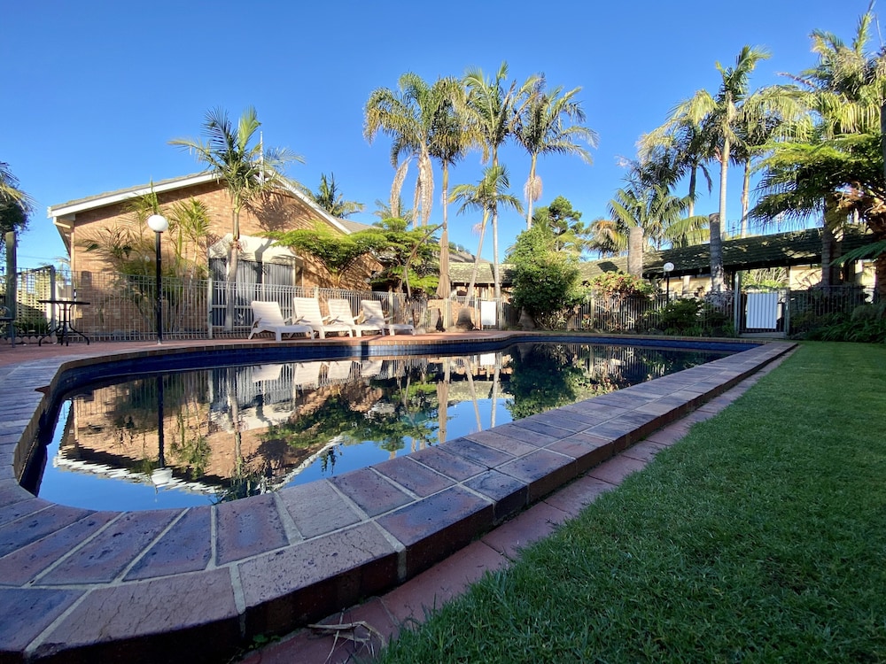 Coastal Waters Motor Inn 46/73