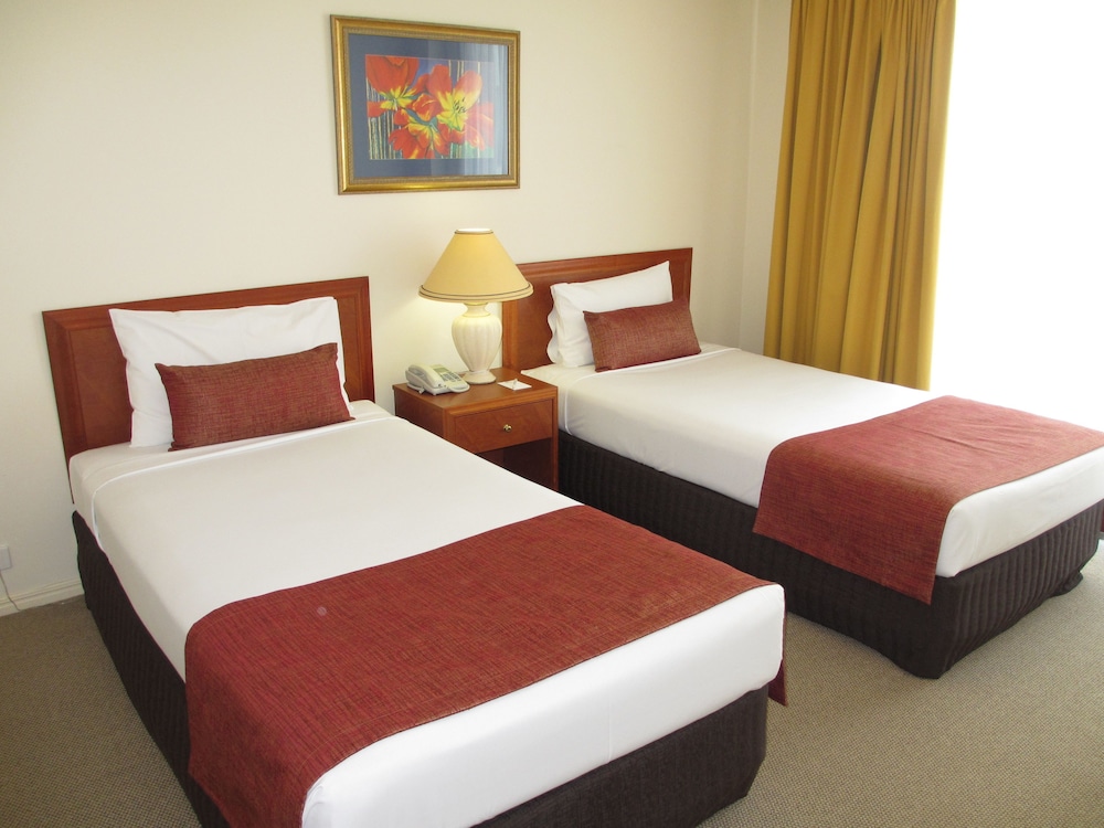 Springwood Tower Apartment Hotel 22/63