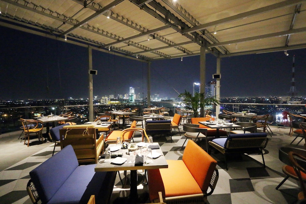 Java Paragon Hotel And Residences 53/76