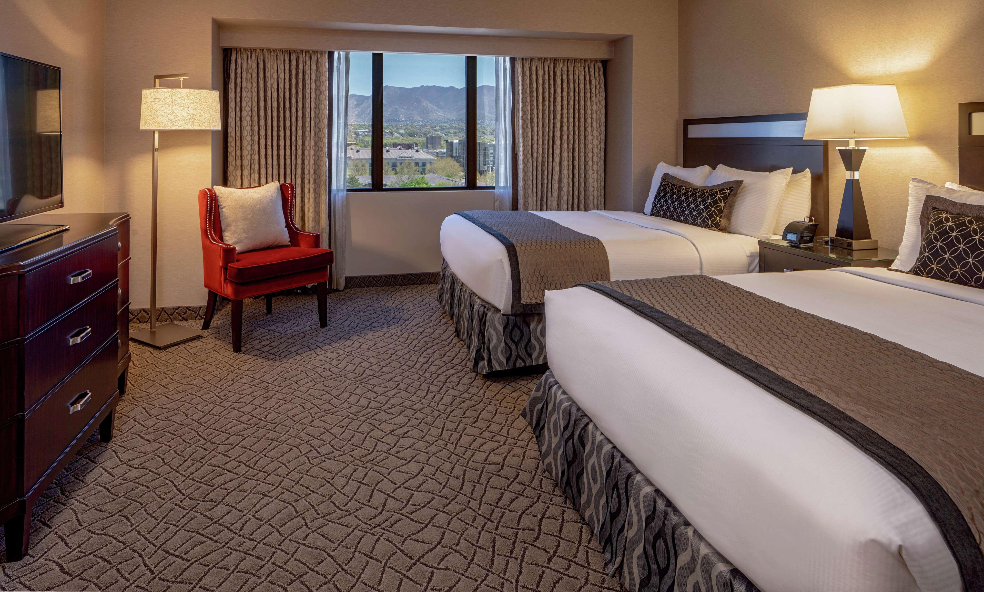 3 ROOMS, SUITE, 1 KING AND 2 QUEEN BEDS