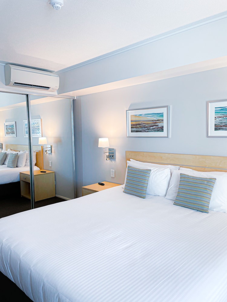 1 BEDROOM, FAMILY SUITE