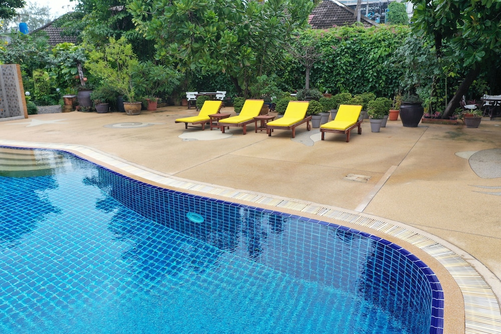 Tropica Bungalow Hotel 65/69