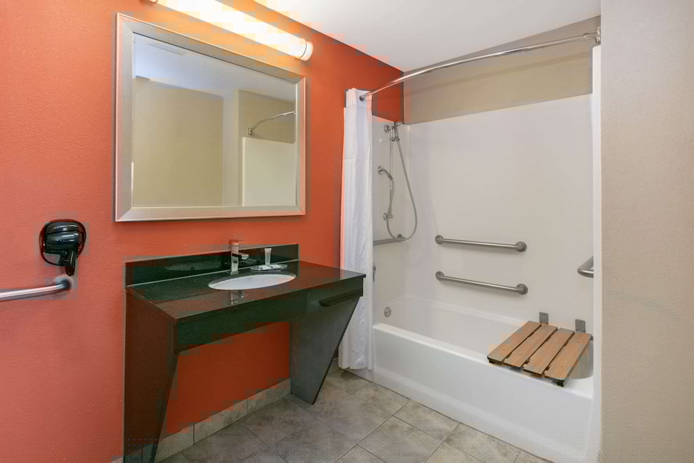 Days Inn Suites By Wyndham Arlington Near Six Flags 12/26