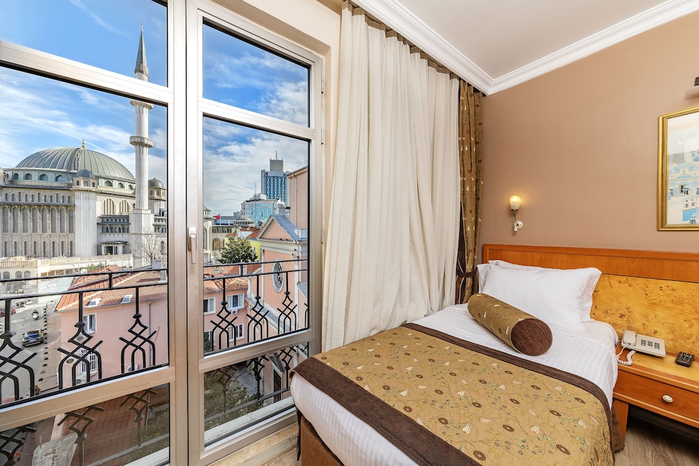 Santa Ottoman Hotel 9/41