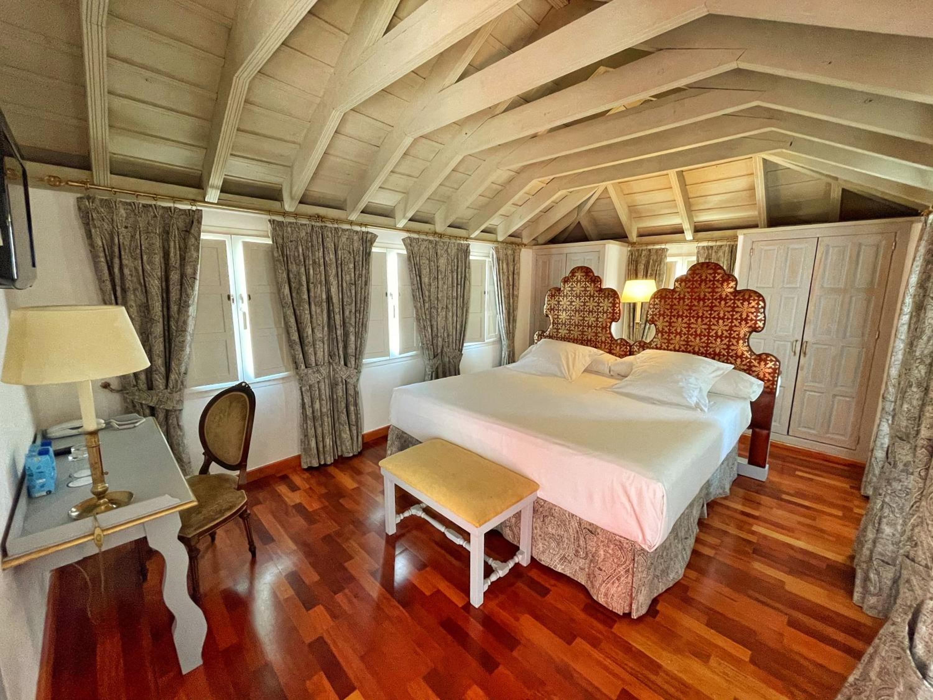 Cathedral, Penthouse