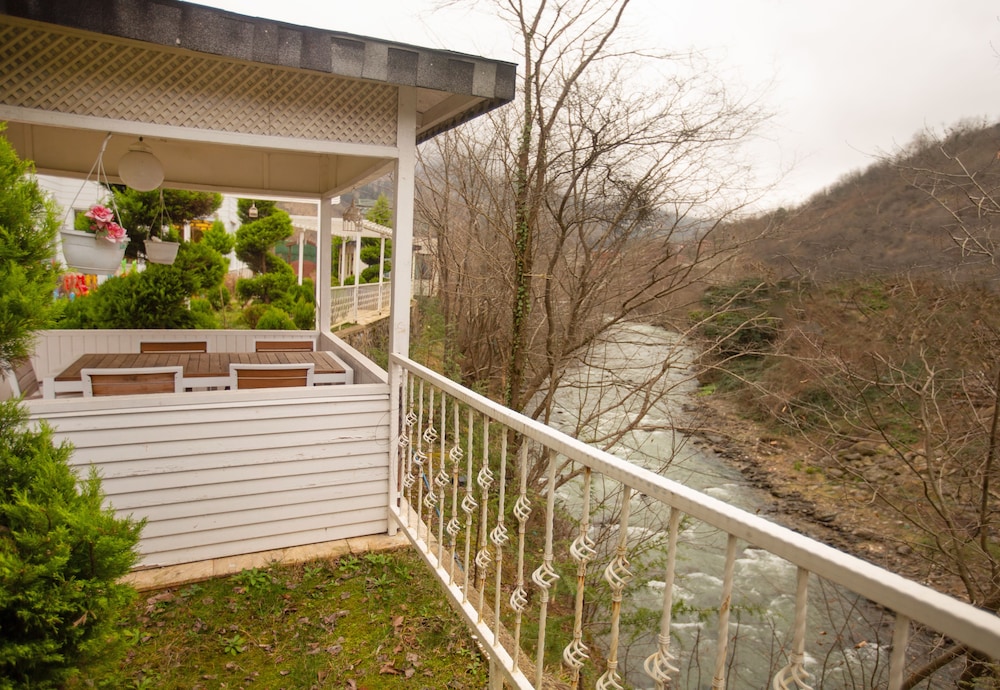 Jolnar Garden Hotel 45/50