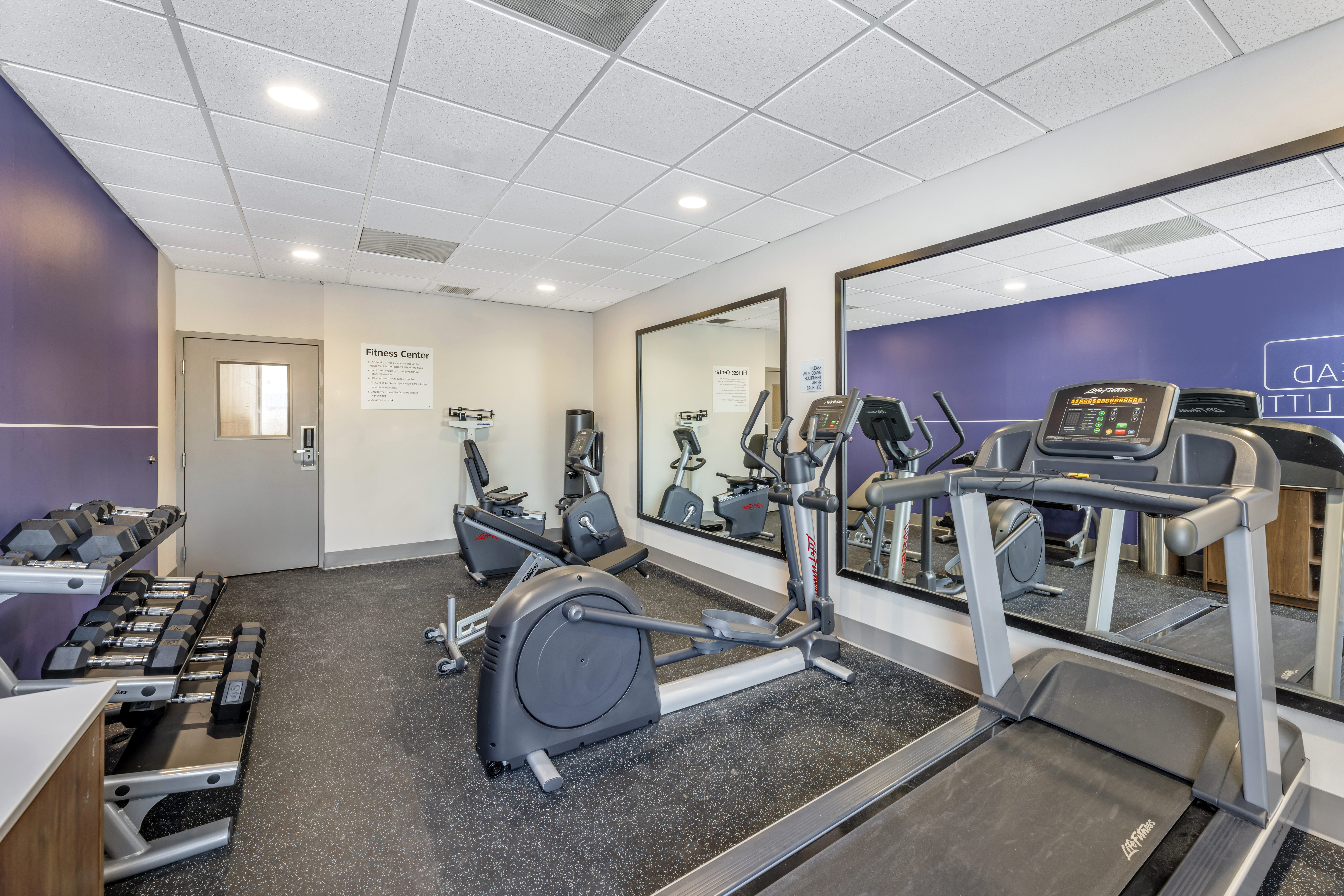 Holiday Inn Express Crestwood 48/69