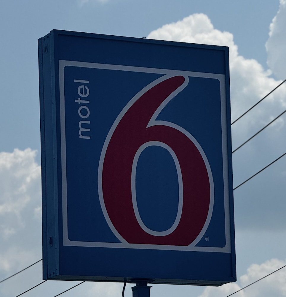 Motel6 Richmond, KY – EKU Campus Area 24/30