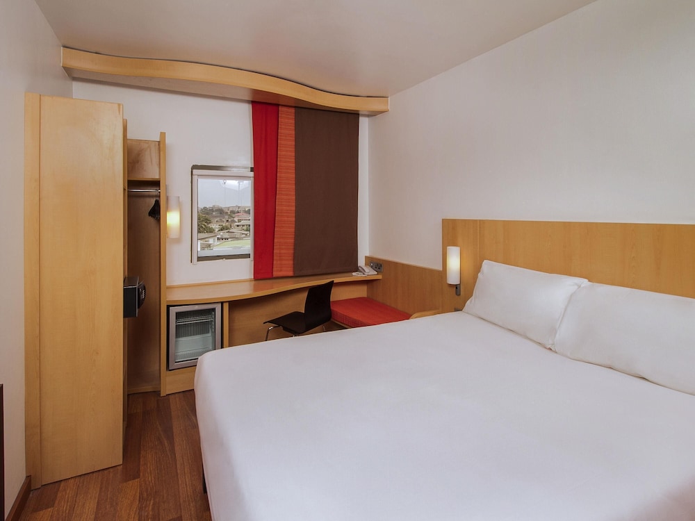 Ibis Lagos Ikeja 22/74