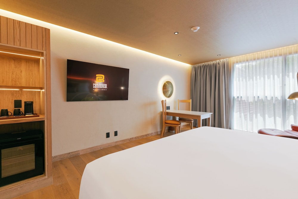 PLUS, DELUXE, KING BED