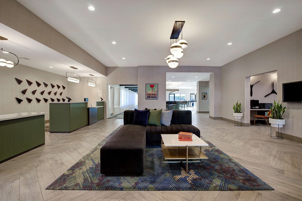 DoubleTree by Hilton Palmdale 8/75