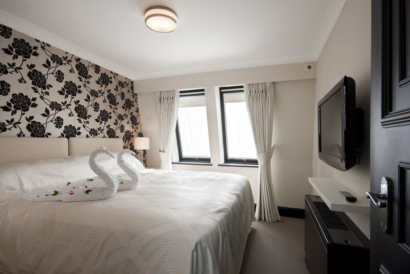 2 BEDROOMS, APARTMENT