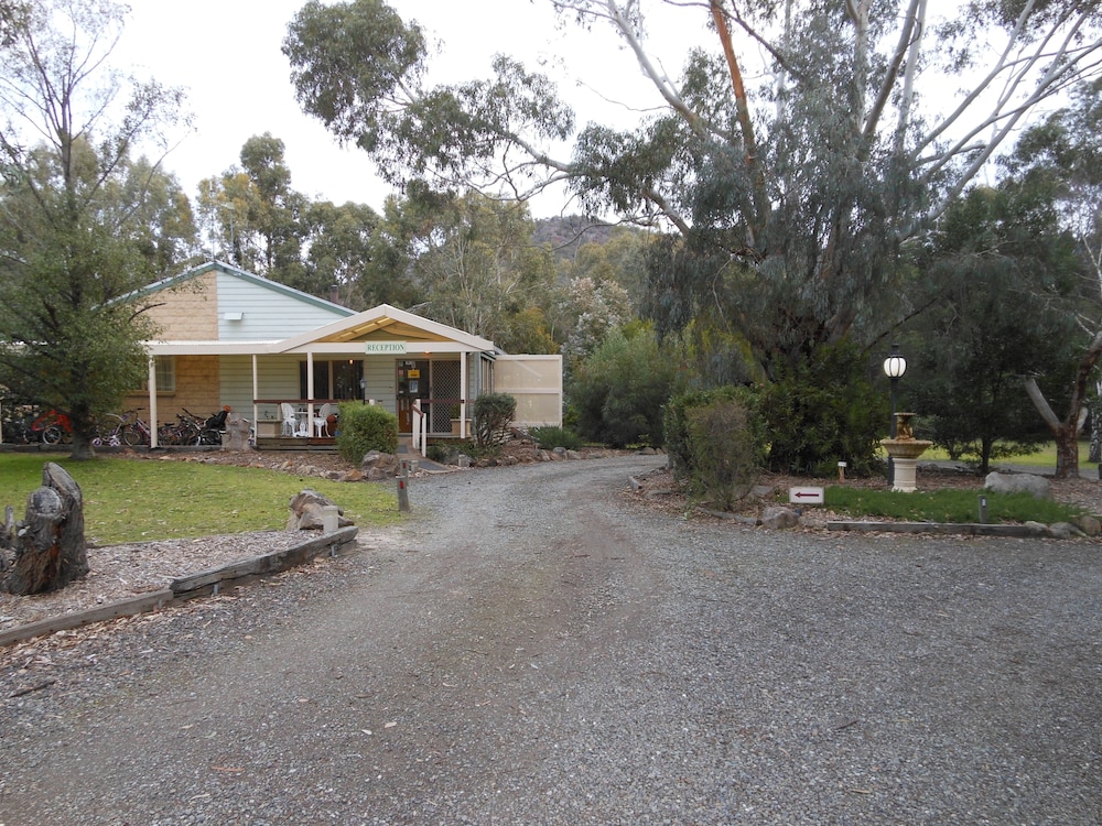 GRAMPIANS VIEW COTTAGES AND UNITS 49/64