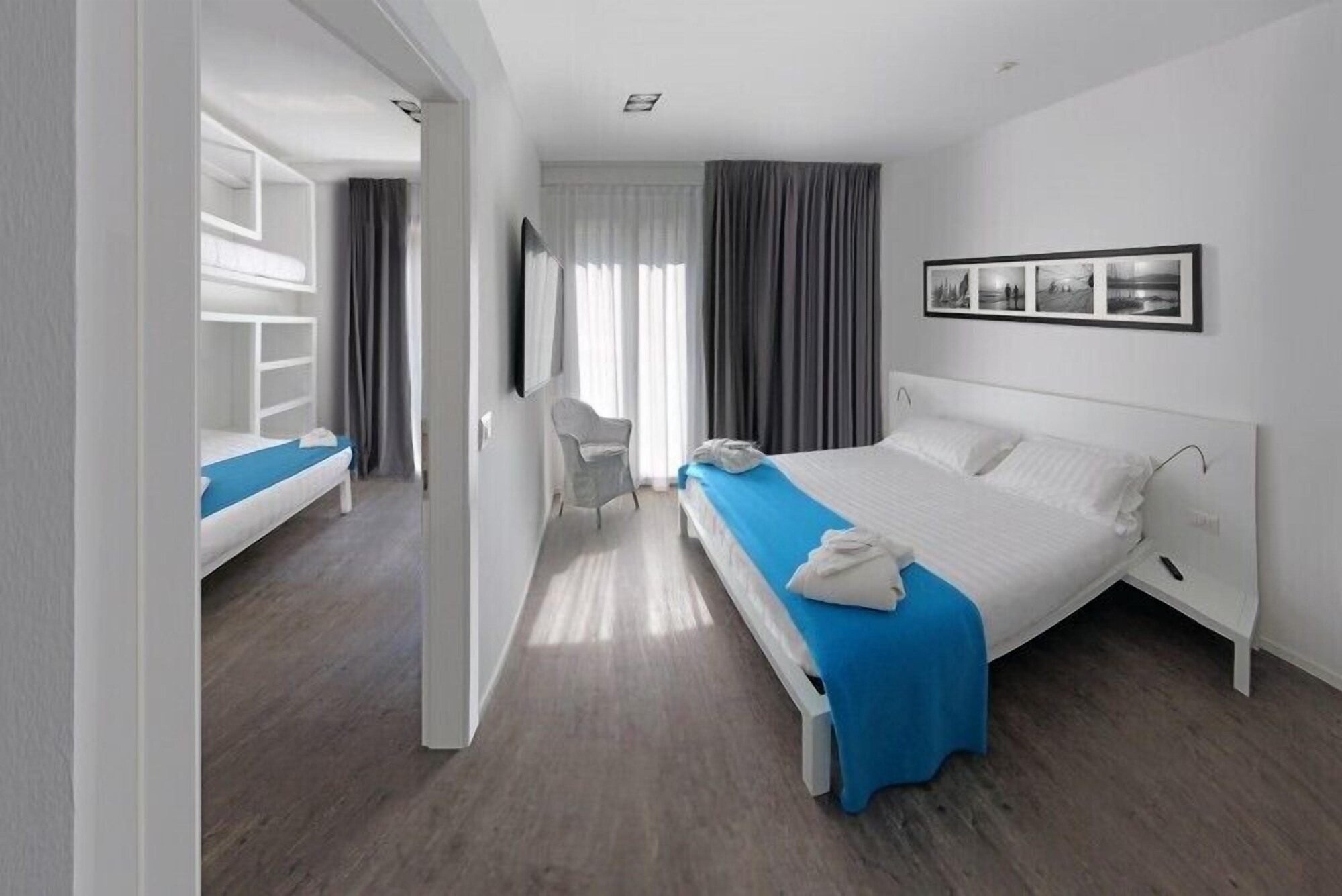 SUPER, FAMILY SUITE