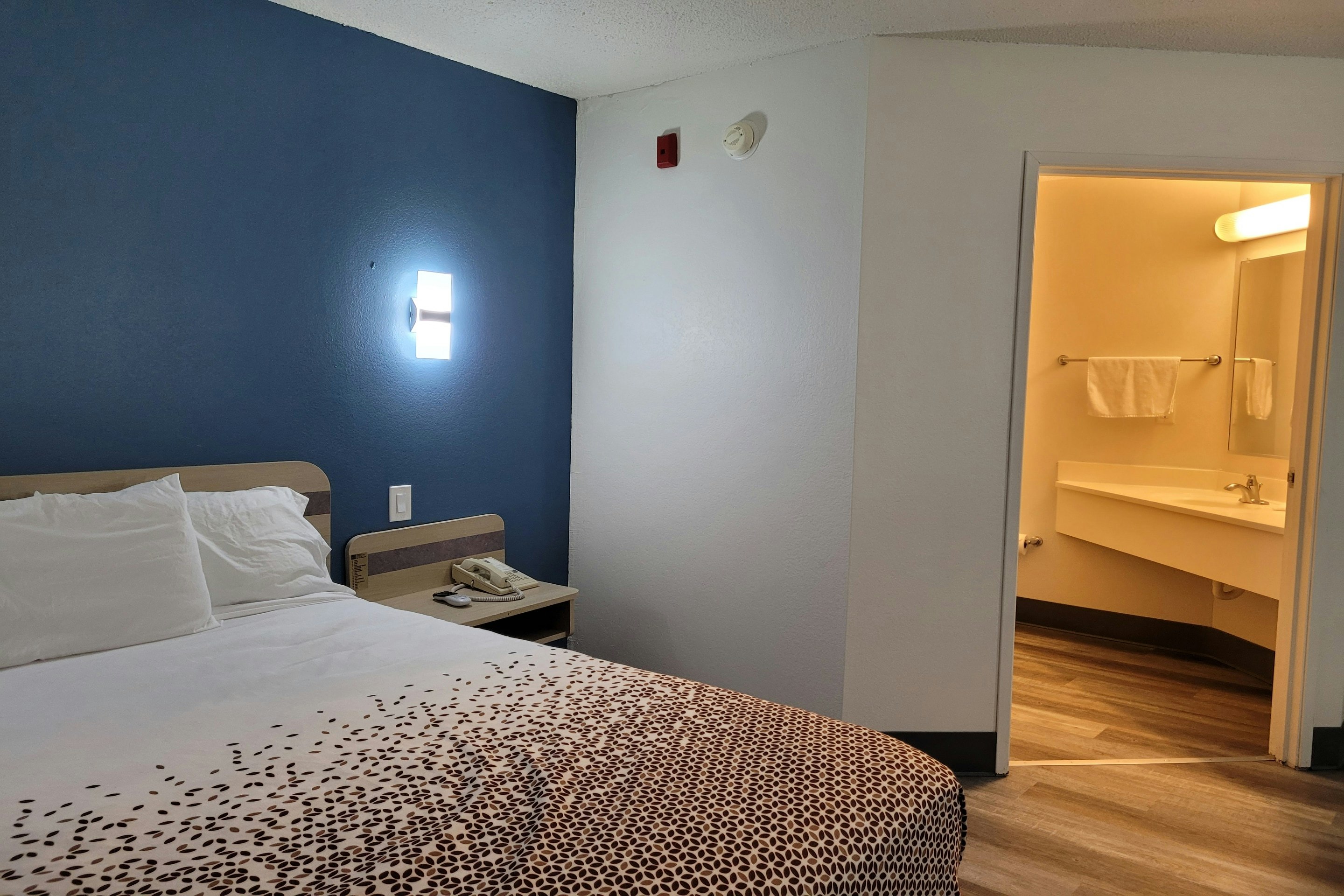 Modern Stay 39 Lakeview By OYO Minonk 11/50
