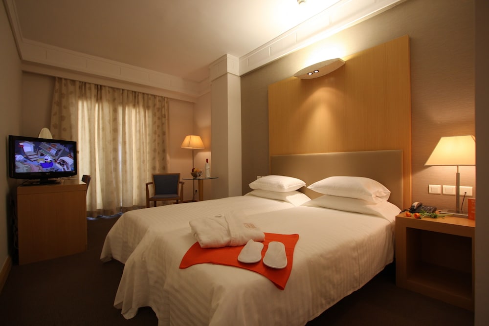 Central Athens hotel 8/29