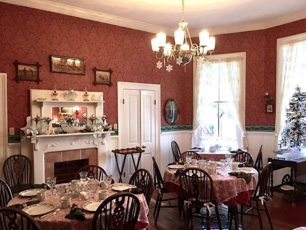 Holly House of Hamilton 24/34