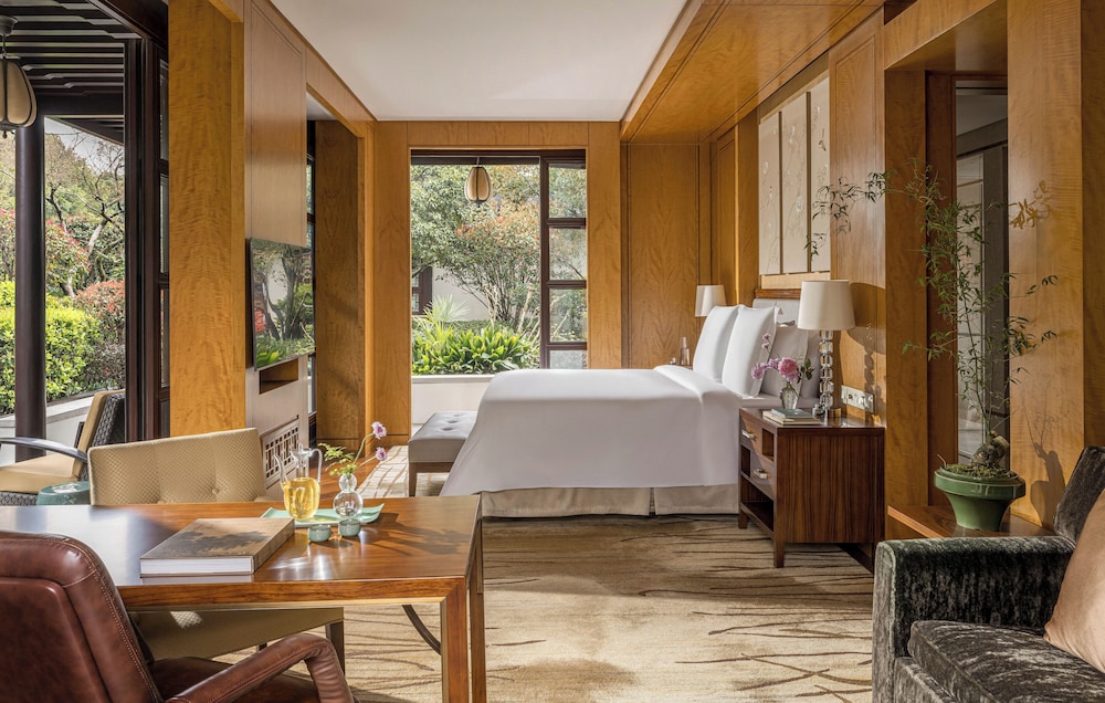 PANORAMA, KING BED, GARDEN VIEW